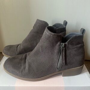 Universal Thread Ankle boots